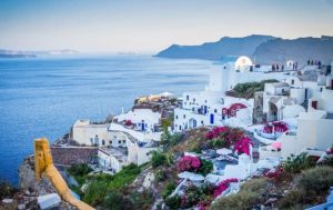 Grecia: riaprono ristoranti e bar per accogliere turisti