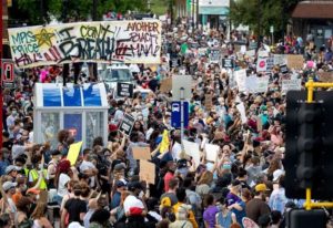 Minneapolis: seconda notte di proteste per la morte di George Floyd