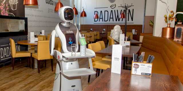 Olanda: i camerieri robot servono bevande e misurano la temperatura
