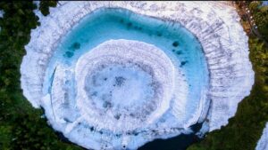 Giappone: il lago misterioso che somiglia ad un occhio di drago