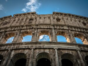 Roma: il Colosseo avrà un nuovo pavimento entro il 2023